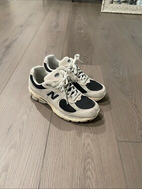 New Balance 2002r